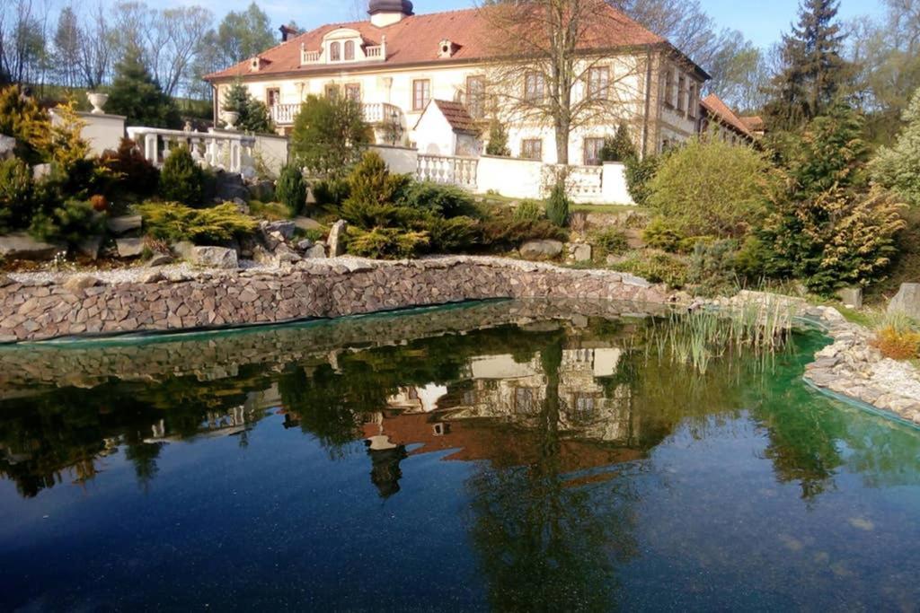 Zámeček Zdíky - Moderní velký apartmán Bujanov Exteriér fotografie